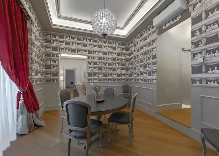 - Teatro Luxury Апартаменты *